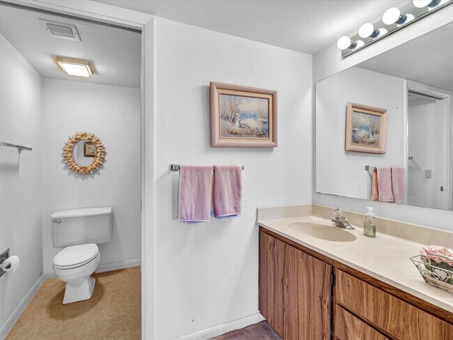 Building Photo - 6049 Balboa Cir