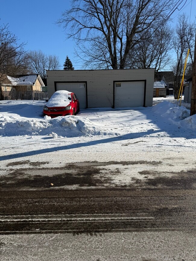 Building Photo - 825 9th Ave N