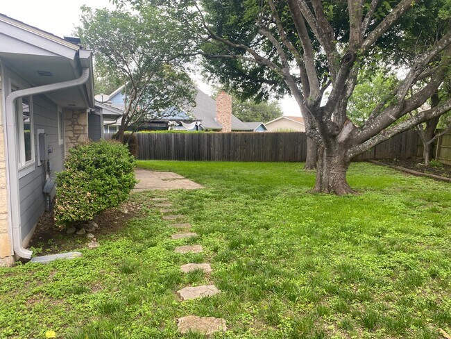 Building Photo - Northwest Austin Beauty Feeds to RRISD!