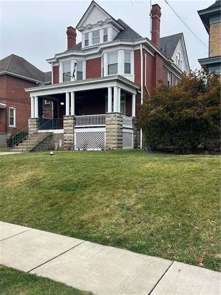 Primary Photo - 208 E College St