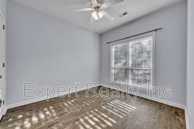 Building Photo - 8235 Wynwood Dr