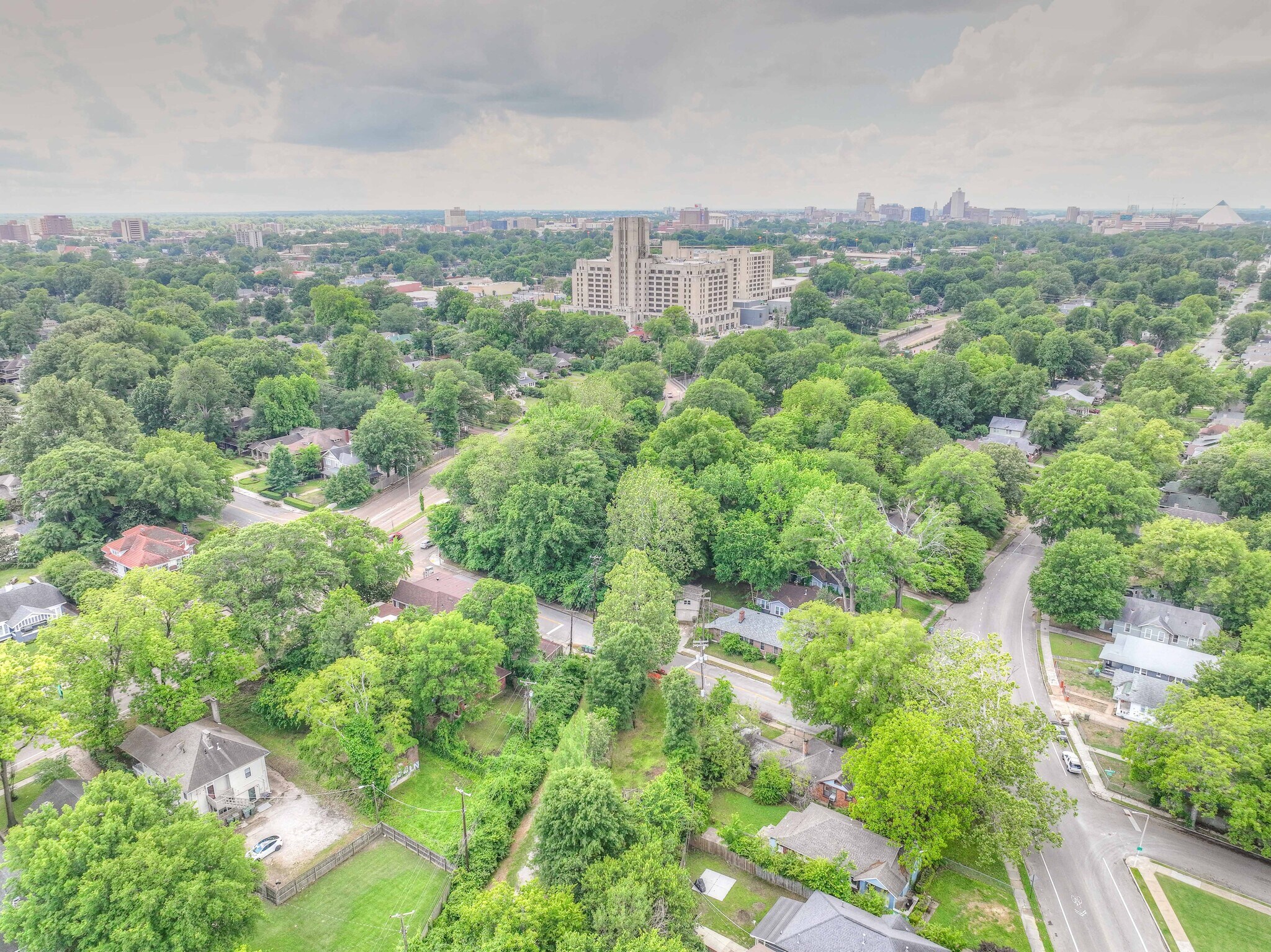Building Photo - 1524 N Parkway