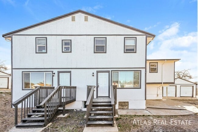 Primary Photo - 3210 W Longfellow Pl