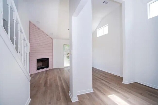 Building Photo - Stunning 3 Bedroom Home in Fort Walton Beach!