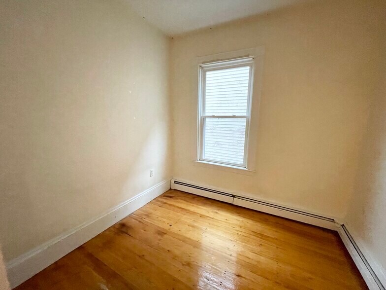 Building Photo - 72 Calumet St