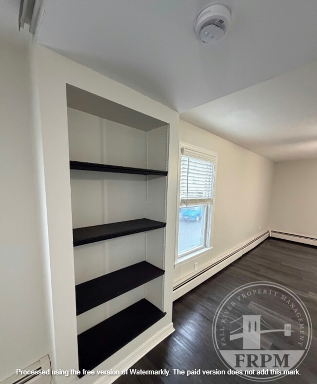 Building Photo - 64 Walnut St