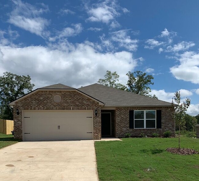 Building Photo - Three Bedroom | Two Bath Home in Camden Park