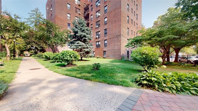 Building Photo - 105-20 66th Ave