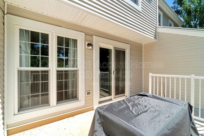 Building Photo - 2881 Burgundy Pl