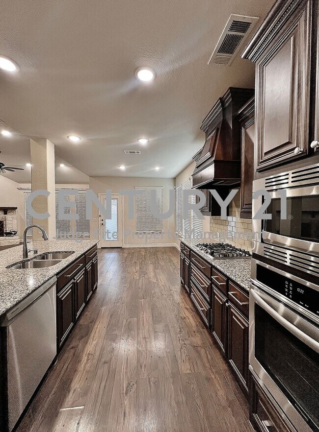 Building Photo - Executive 2-Story 5/4/2 with Sparkling In-Ground Pool in Mansfield!