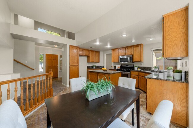 Building Photo - 1451 Lorimer Way