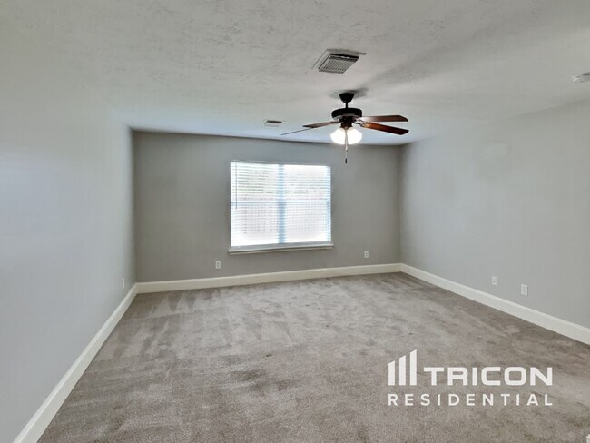 Building Photo - 18432 Sunrise Oaks Ct