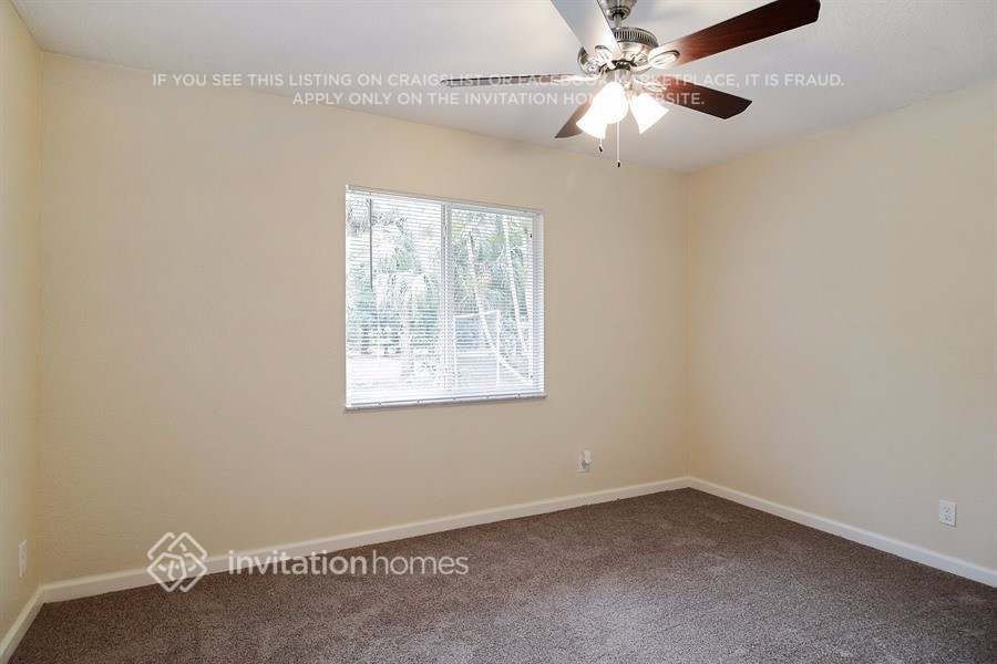 Building Photo - 1070 SW Aurelia Ave