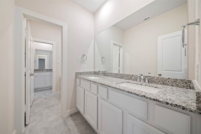 Building Photo - 820 Sendero Trail