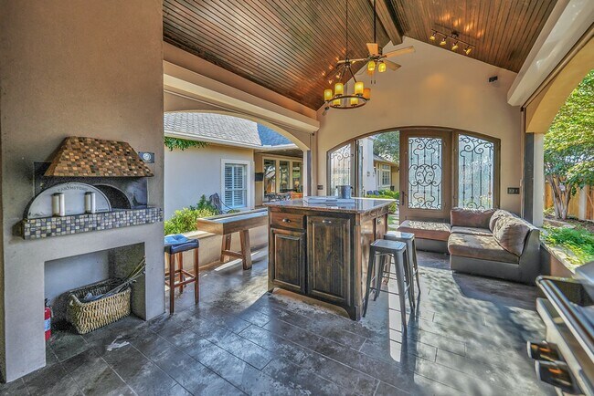 Building Photo - 5 Muirfield Dr