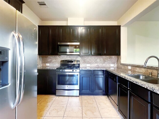 Building Photo - 3803 Waterford Bend