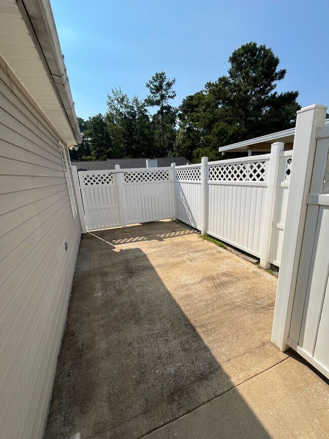 Building Photo - 3324 Kensington Ct