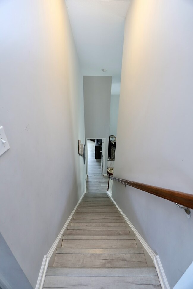 Building Photo - 5 Eason Ct
