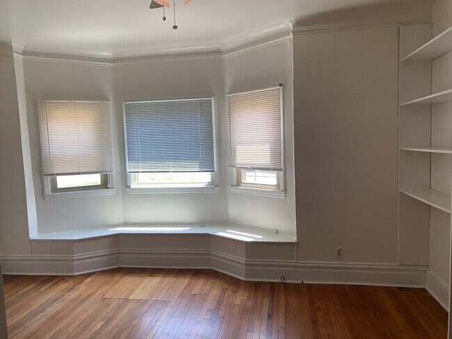 Building Photo - Fantastic Location in the Heart of Squirrel Hill!