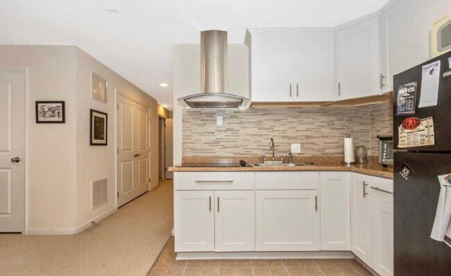 Kitchen - 6427 Walcott Ln