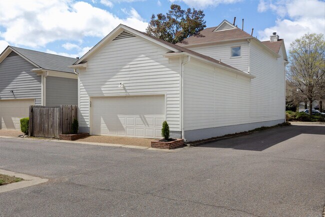 Building Photo - 948 River Breeze Dr