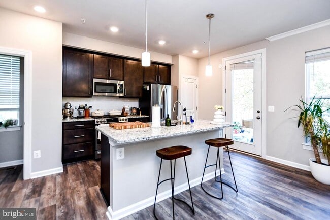 Building Photo - 5692 Stephanie Tessa Way