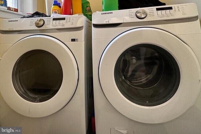 Building Photo - 1214 N 5th St