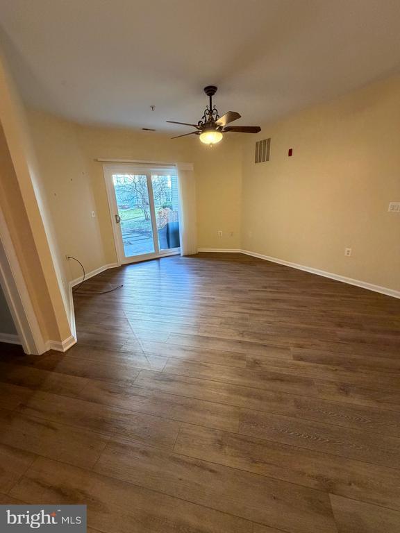 Building Photo - 400 Symphony Cir