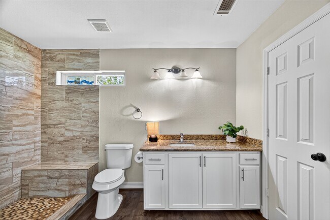 Building Photo - 2217 10th St