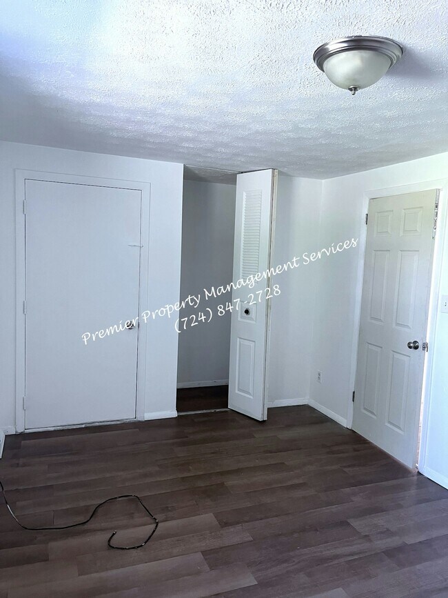 Building Photo - 453 McCleery St