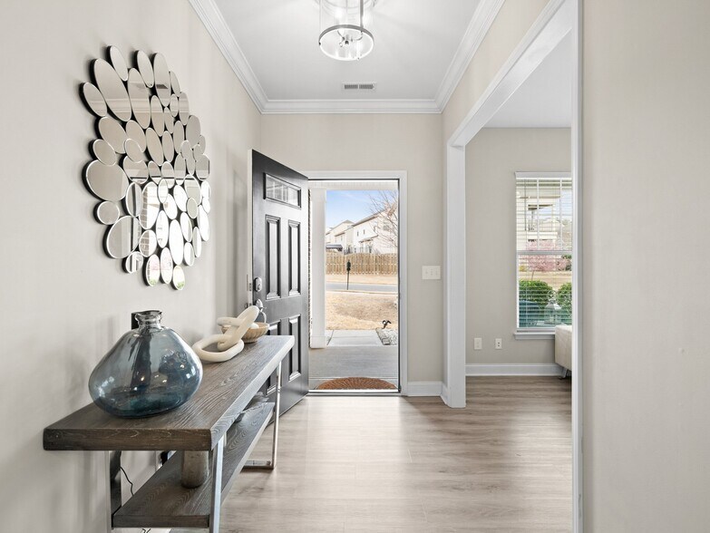 Building Photo - 6179 Kilchurn Dr