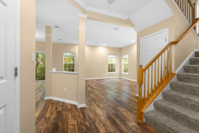 Building Photo - 3510 King Edward Wy