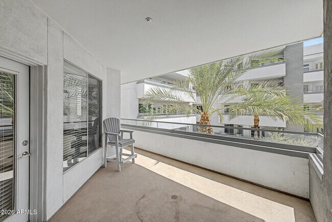 Building Photo - 945 E Playa Del Norte Dr