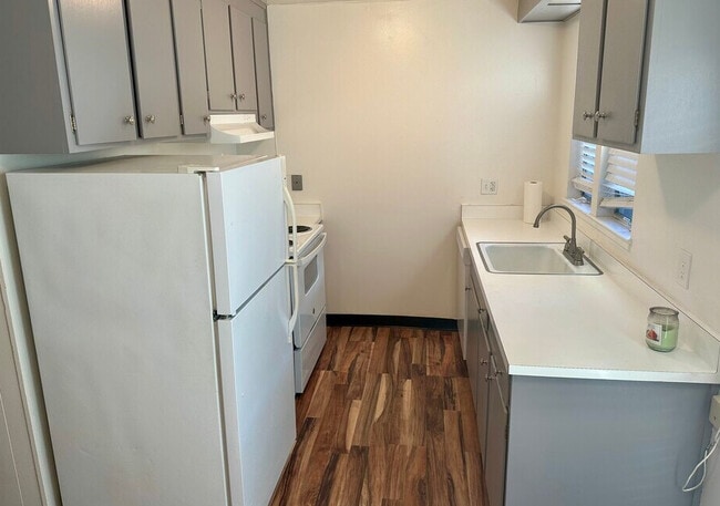 Primary Photo - Oakmont Apartments