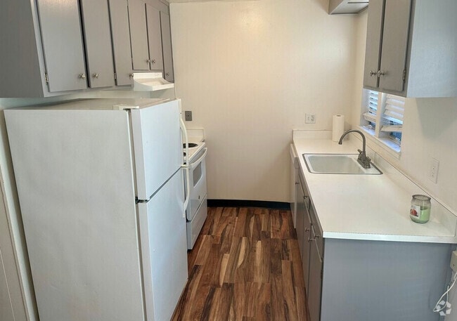 Building Photo - Oakmont Apartments