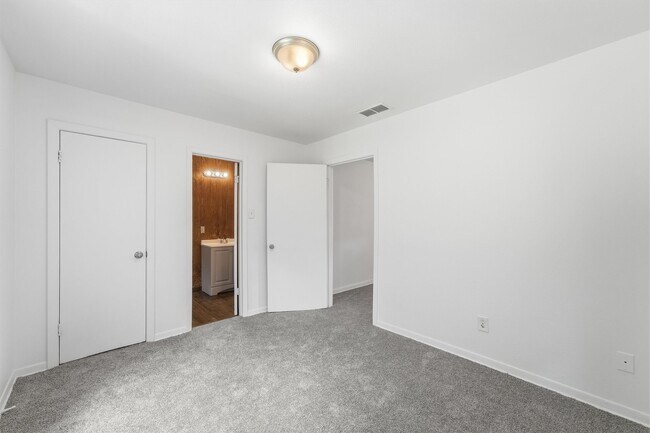 Building Photo - 5326 Wenda St