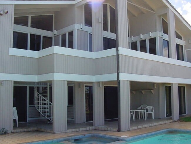 Building Photo - Waialae Iki, large family home 4 bedroom, 4 baths, 2 car garage