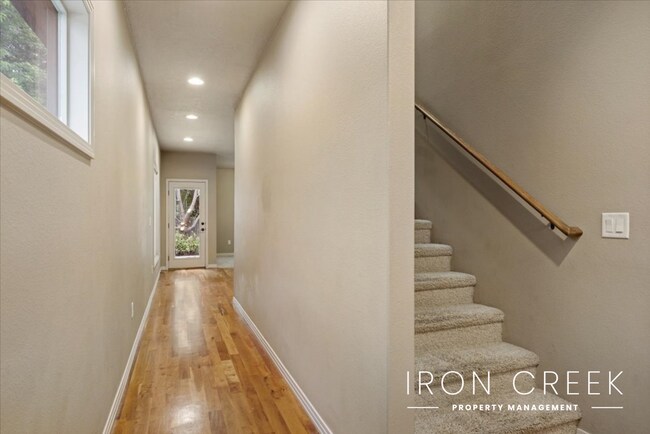 Building Photo - AVAILABLE JUNE 16