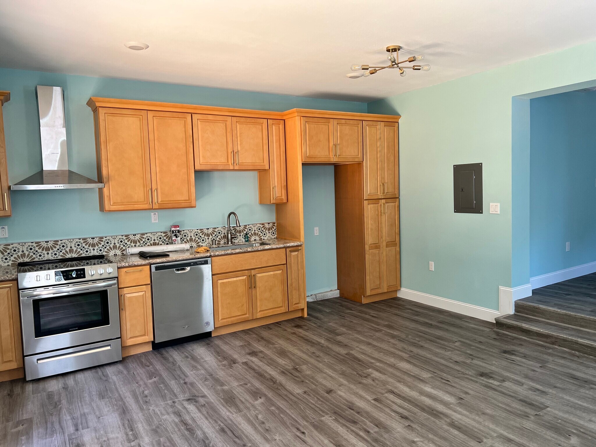 Building Photo - 5746 Robinhood Dr