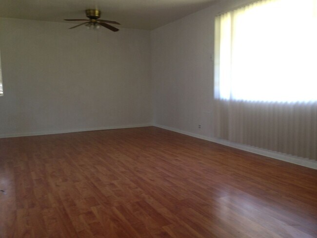 Building Photo - Spacious 3BR Tempe Home with Lush Yard & Irrigation – Available July 1!