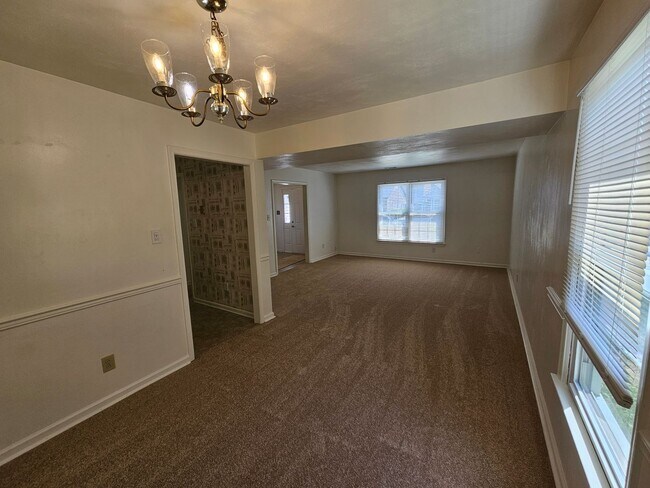 Building Photo - Lynbrook Landing