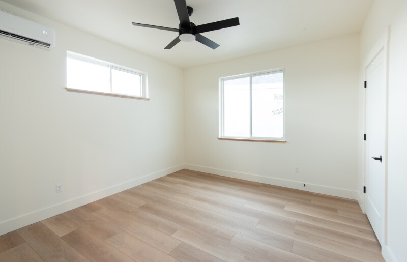 Building Photo - 1405 Windsor Dr