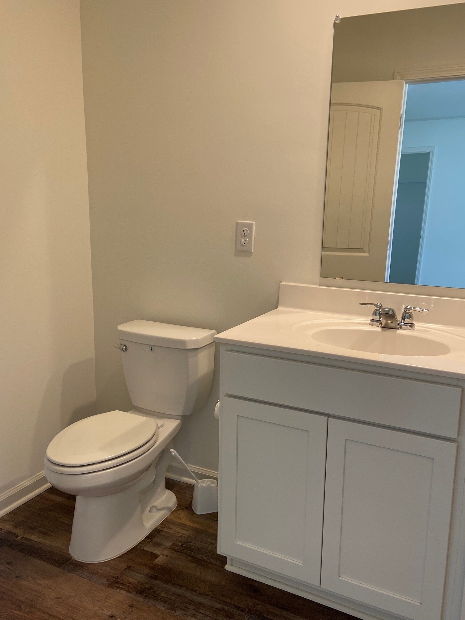 Building Photo - 252 Chelsea Pk Cir