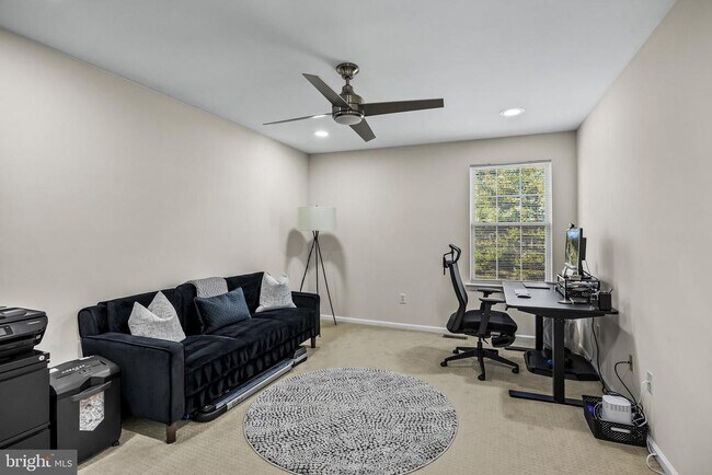 Building Photo - 7 Madison Ct