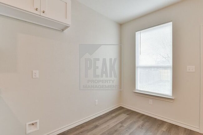 Building Photo - $1395! PRICE ENHANCEMENT Stunning Fort Worth Duplex Available for Rent! Apply by 1/21 and have a ...