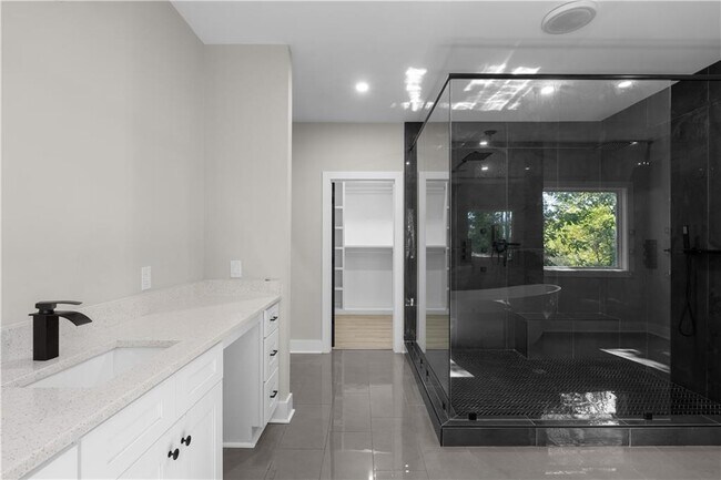 Building Photo - 1331 Diamond Ave SE