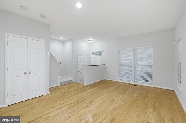 Building Photo - 45570 Trestle Terrace
