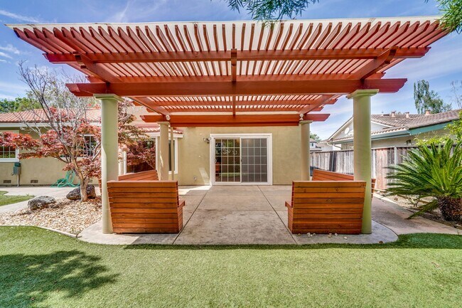 Building Photo - Spacious 3-Bed Almaden Valley Home with Bo...
