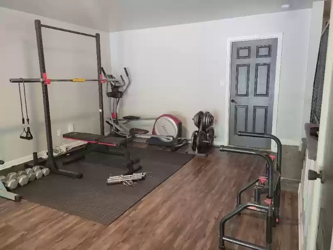 Building Photo - 10025 Nadina Dr SE