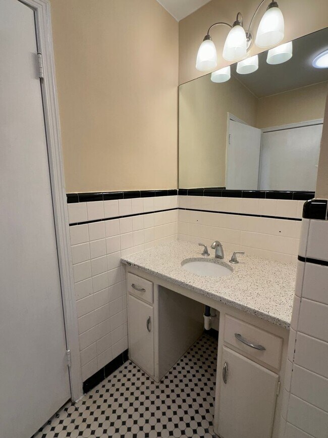 Building Photo - 3 Bedroom Ranch in Gainesville!